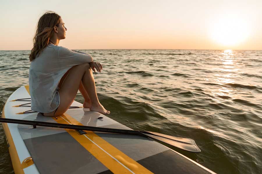 Lady on Paddleboard - Evolve Hypnotherapy Paignton